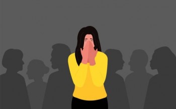 Anxietatea socială - între dorința de a fi aproape și frica de a fi văzut