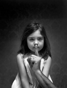 Abuzul sexual la copii sau „micul secret”
