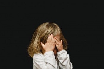 Cum te reglezi emoțional atunci când nevoile tale nu au fost împlinite în copilărie?